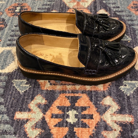 Naturalizer Platform Loafer - Picture 2 of 4